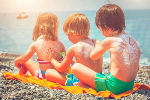 بهترین راهکار ها برای جلوگیری از آفتاب سوختگی کودکان