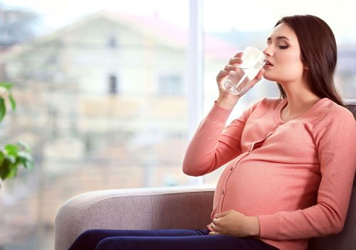 آب کافی مراقبت‌ های پوستی در دوران بارداری